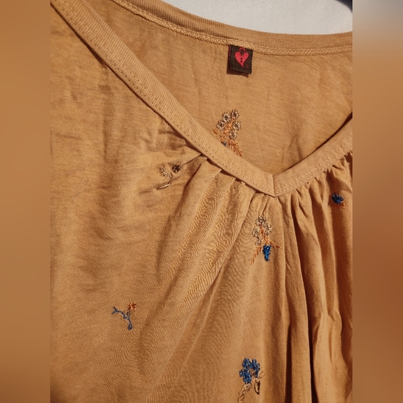 VINTAGE Y2K Hand Embroidered Language Los Angeles V-Neck Shirt With Fairy Sleeve - Picture 8 of 9